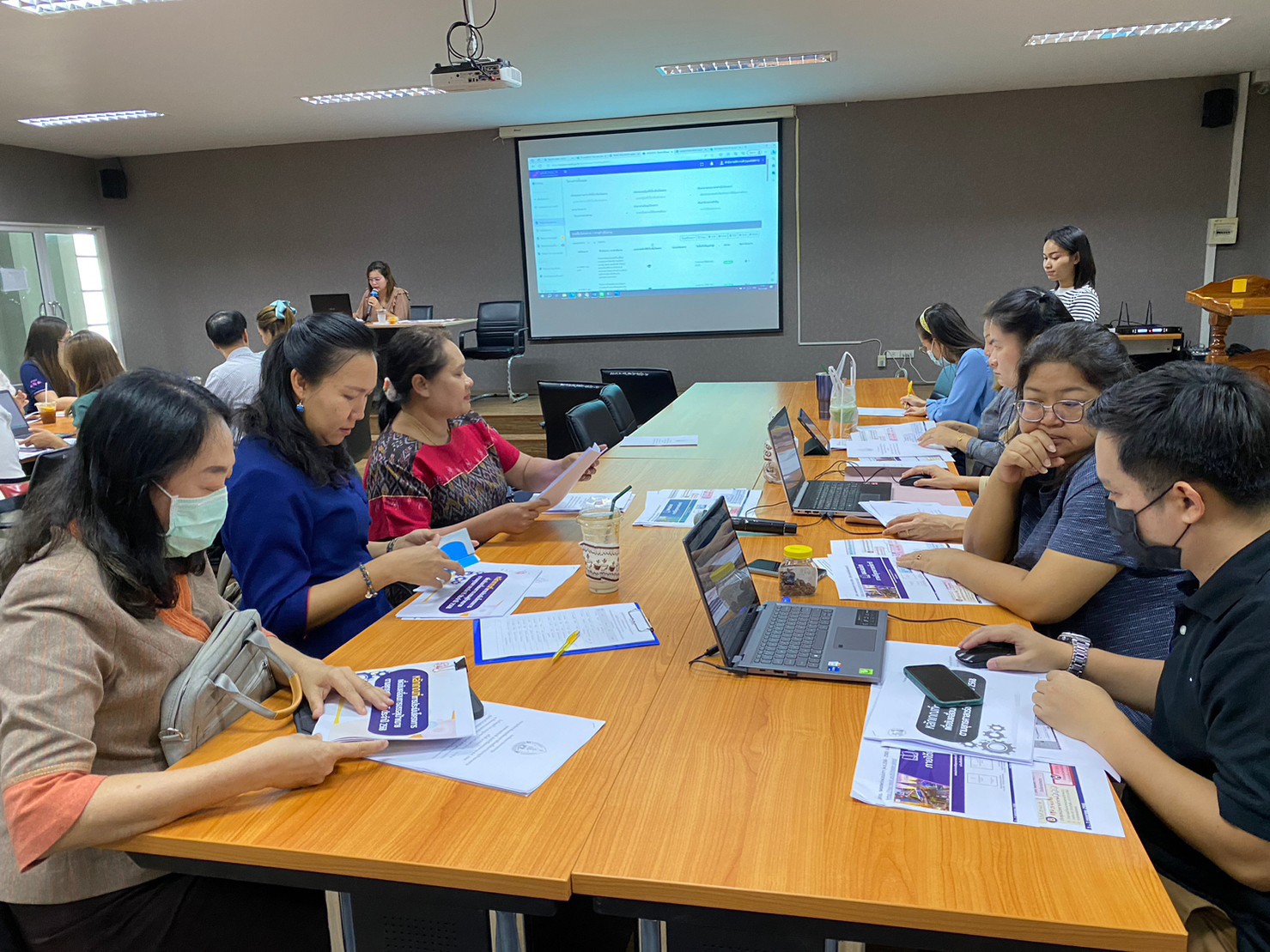 มนพ. ประชุมหารือจัดทำข้อเสนอโครงการเพื่อขับเคลื่อนการบรรลุเป้าหมายตามยุทธศาสตร์ชาติ ประจำปีงบประมาณ พ.ศ. 2568