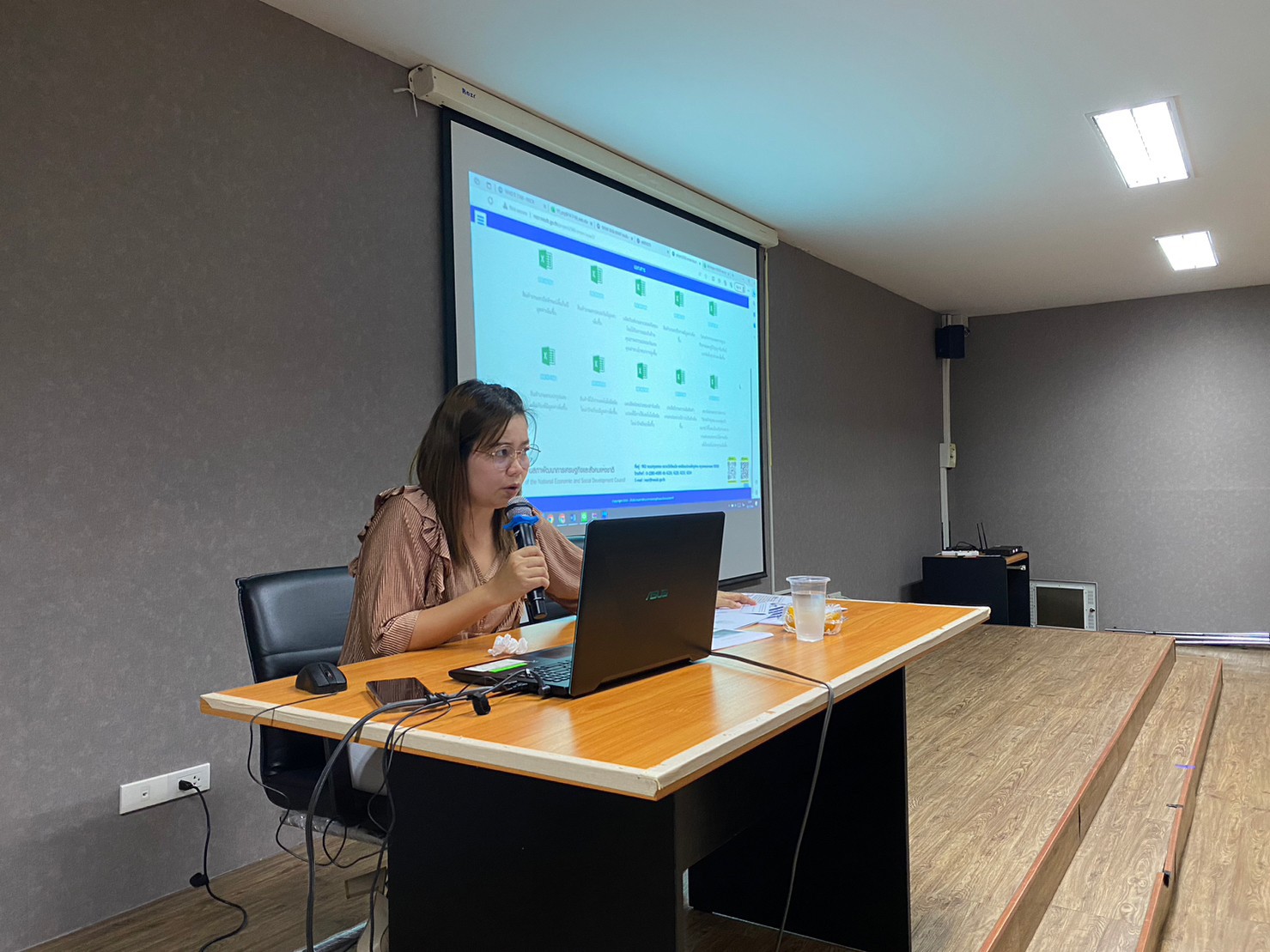 มนพ. ประชุมหารือจัดทำข้อเสนอโครงการเพื่อขับเคลื่อนการบรรลุเป้าหมายตามยุทธศาสตร์ชาติ ประจำปีงบประมาณ พ.ศ. 2568