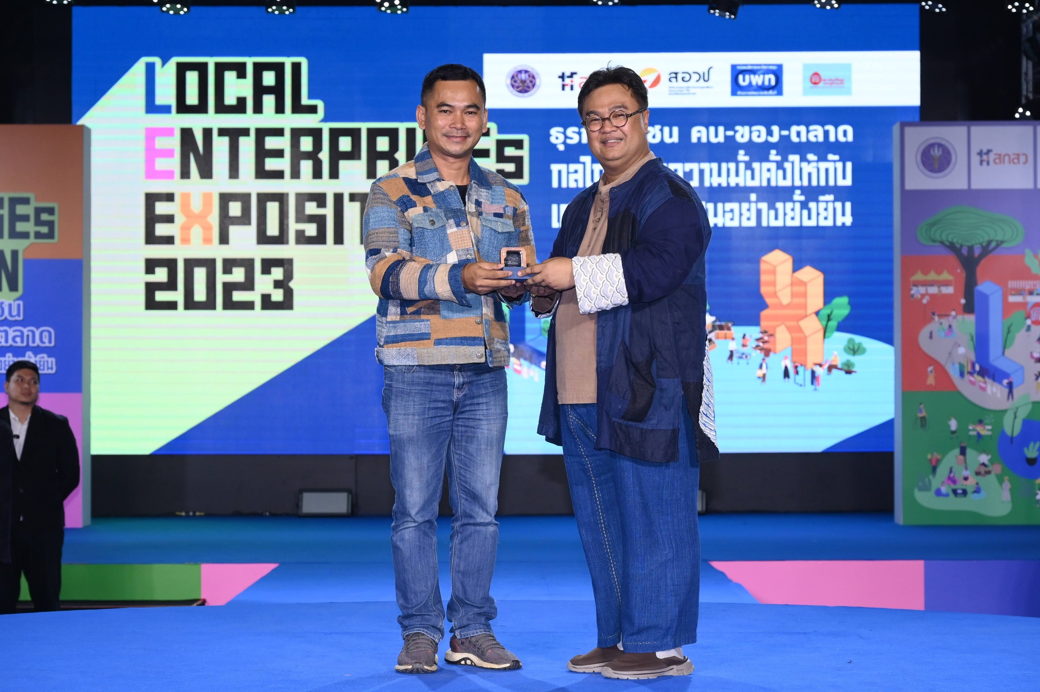 ม. นครพนม เข้าร่วมกิจกรรม เกื้อกูล Local Knowlege Manager Sharing Showcase การเปลี่ยนแปลงภายใต้หลักคิด คน ของ ตลาด และ เกื้อกูล LEs Sharing Showcase ในมหกรรม Local Enterprises Exposition 2023