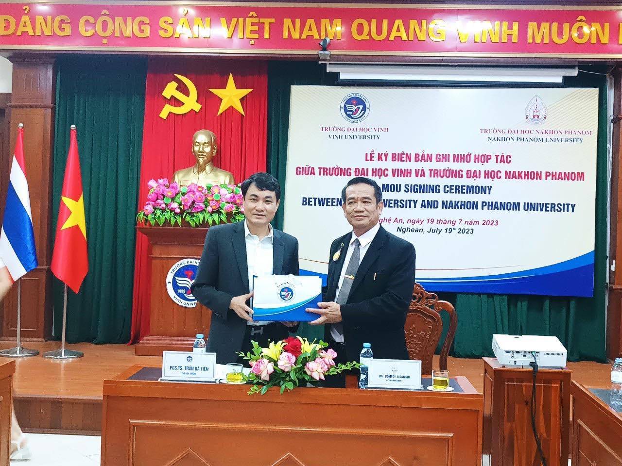 ม.นครพนม จับมือ ม.ฮาติงห์ และ ม.วิงห์ ขยายความร่วมมือด้านการศึกษา การวิจัย การทำนุบำรุงศิลปวัฒนธรรม