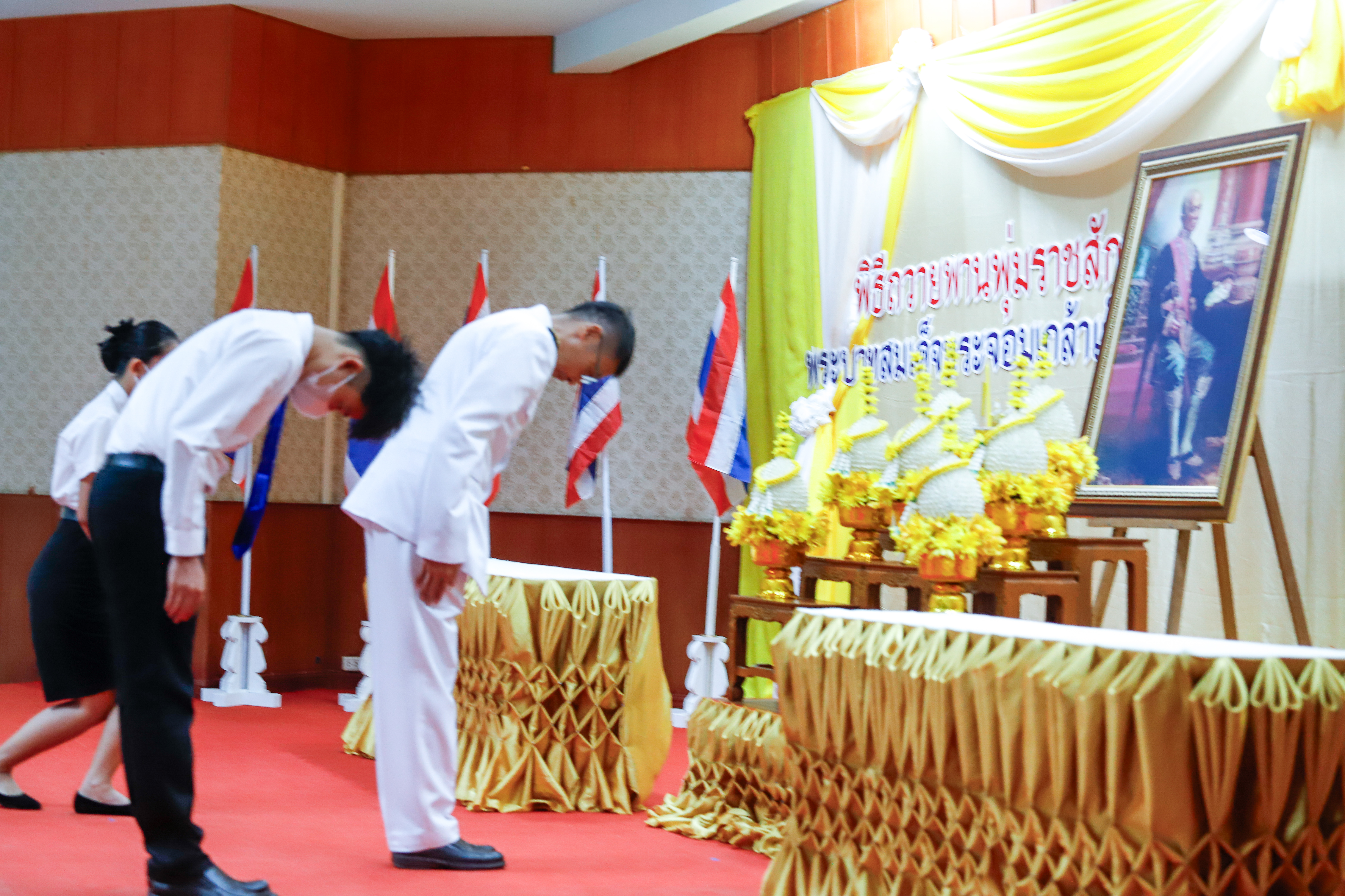 มหาวิทยาลัยนครพนม จัดพิธีวางพานพุ่มดอกไม้ ถวายราชสักการะพระบาทสมเด็จพระจอมเกล้าเจ้าอยู่หัว รัชกาลที่ 4 พระบิดาแห่งวิทยาศาสตร์ไทย