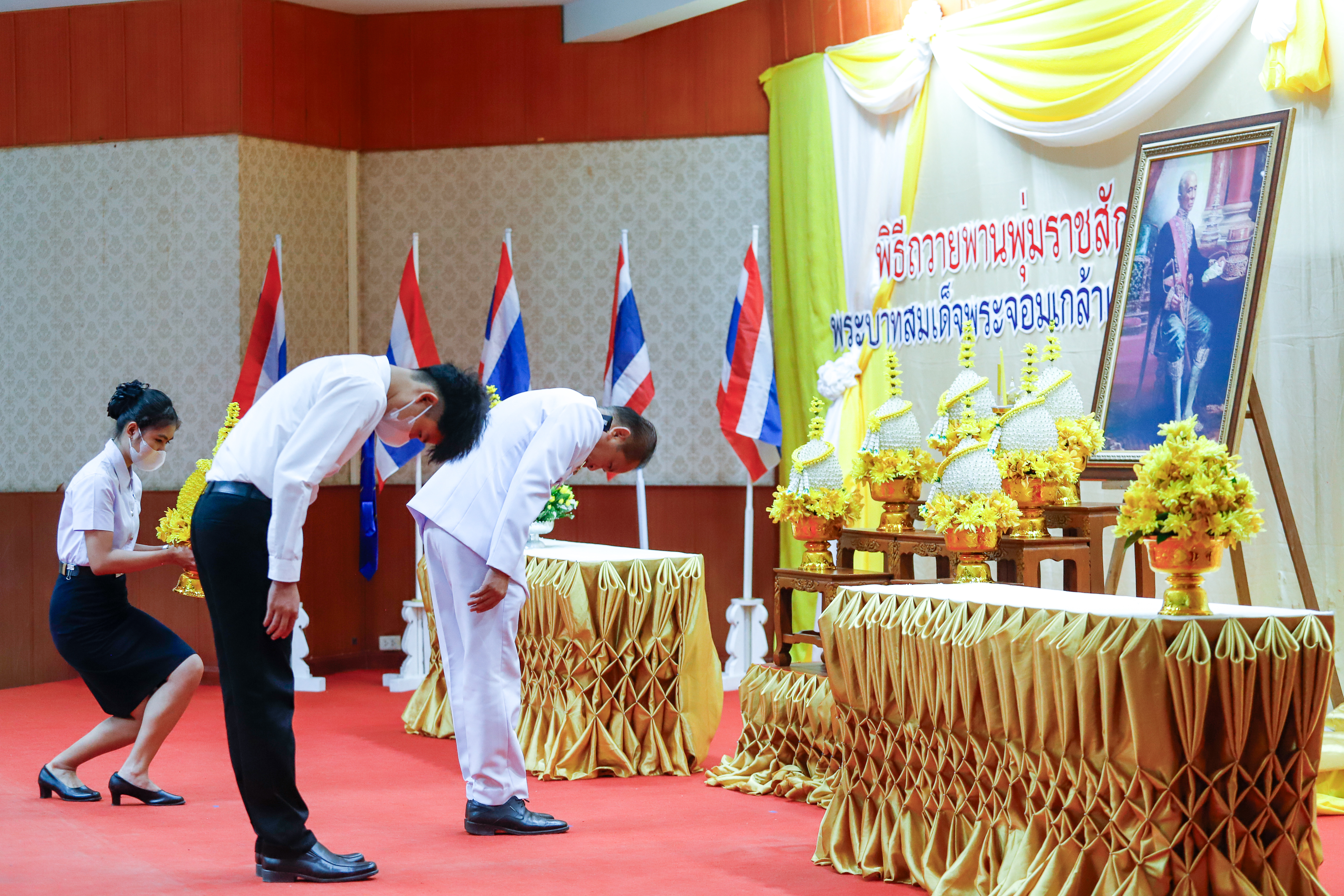 มหาวิทยาลัยนครพนม จัดพิธีวางพานพุ่มดอกไม้ ถวายราชสักการะพระบาทสมเด็จพระจอมเกล้าเจ้าอยู่หัว รัชกาลที่ 4 พระบิดาแห่งวิทยาศาสตร์ไทย