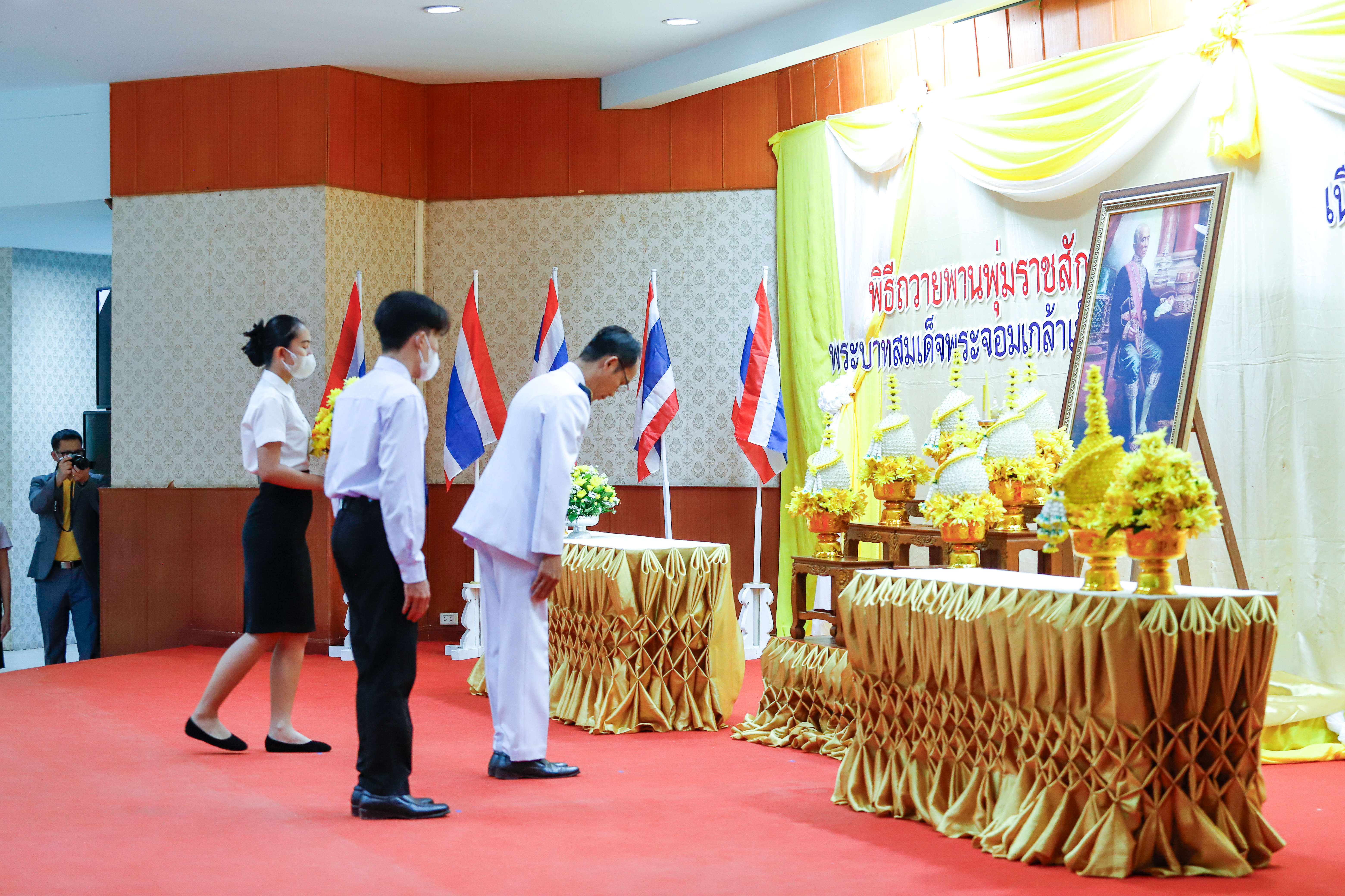 มหาวิทยาลัยนครพนม จัดพิธีวางพานพุ่มดอกไม้ ถวายราชสักการะพระบาทสมเด็จพระจอมเกล้าเจ้าอยู่หัว รัชกาลที่ 4 พระบิดาแห่งวิทยาศาสตร์ไทย