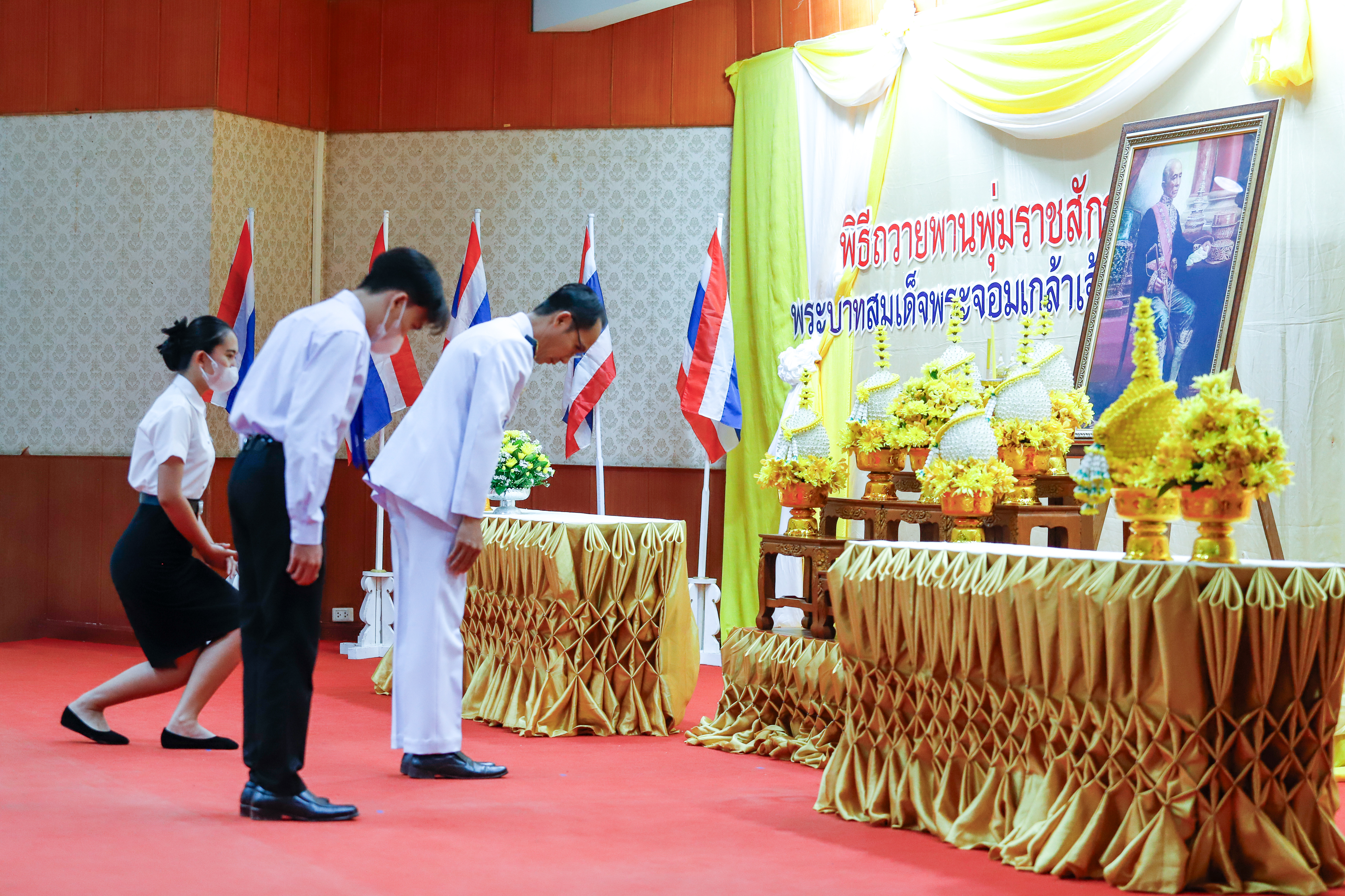 มหาวิทยาลัยนครพนม จัดพิธีวางพานพุ่มดอกไม้ ถวายราชสักการะพระบาทสมเด็จพระจอมเกล้าเจ้าอยู่หัว รัชกาลที่ 4 พระบิดาแห่งวิทยาศาสตร์ไทย