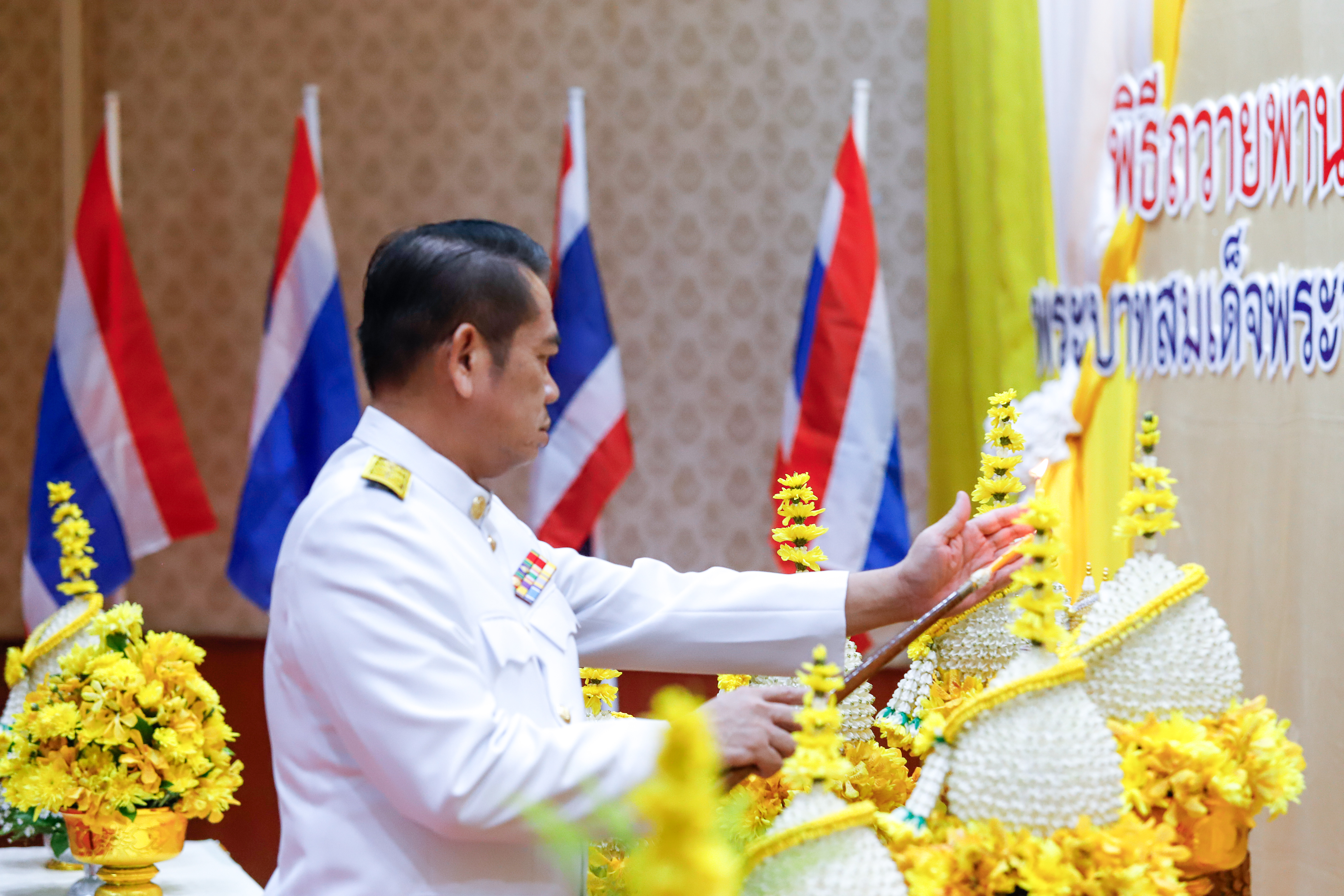 มหาวิทยาลัยนครพนม จัดพิธีวางพานพุ่มดอกไม้ ถวายราชสักการะพระบาทสมเด็จพระจอมเกล้าเจ้าอยู่หัว รัชกาลที่ 4 พระบิดาแห่งวิทยาศาสตร์ไทย