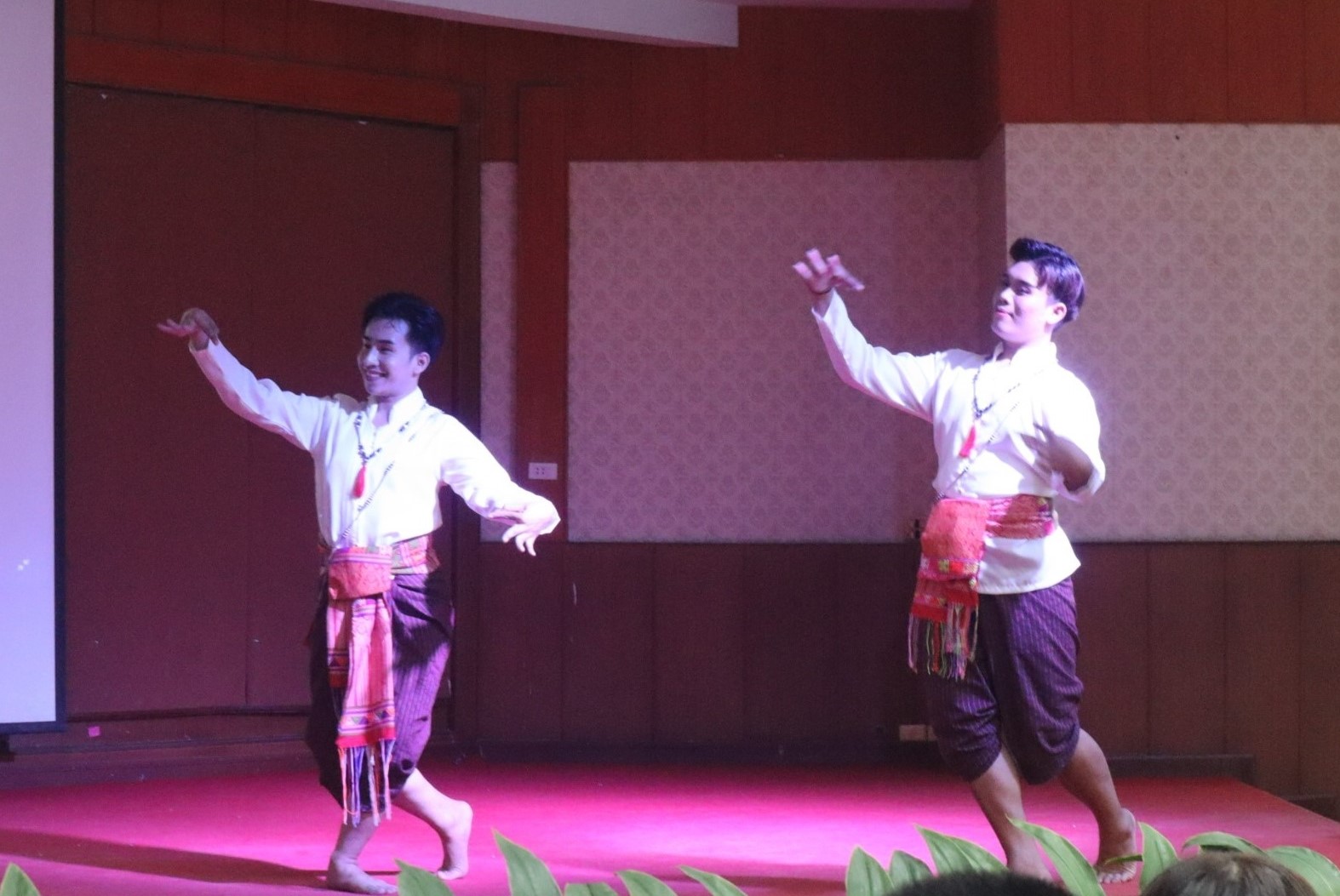 คณะศิลปศาสตร์และวิทยาศาสตร์ ม.นครพนม บูรณาการเรียนรู้ประสบการณ์วิจัยภาคสนามในพื้นที่อนุภูมิภาคลุ่มน้ำโขง ร่วมกับ คณะศิลปศาสตร์ ม.อุบลราชธานี