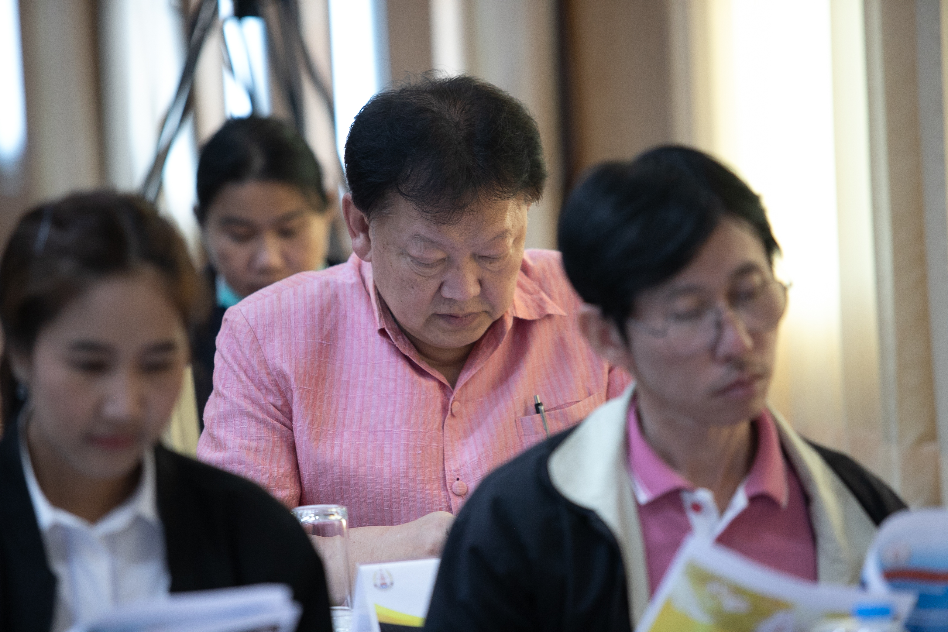 รก.อธิการบดี มนพ. แถลงนโยบายขับเคลื่อนมหาวิทยาลัยด้วยระบบ Transform to New S – Curve สู่การเป็นมหาวิทยาลัยนครพนมเป็นที่พึ่งของสังคมและชุมชน (The Acting President of Nakhon Phanom University announced the policy to drive the university using the Transform to New S-Curve system toward Nakhon Phanom University becoming a source of support for society and the community.)