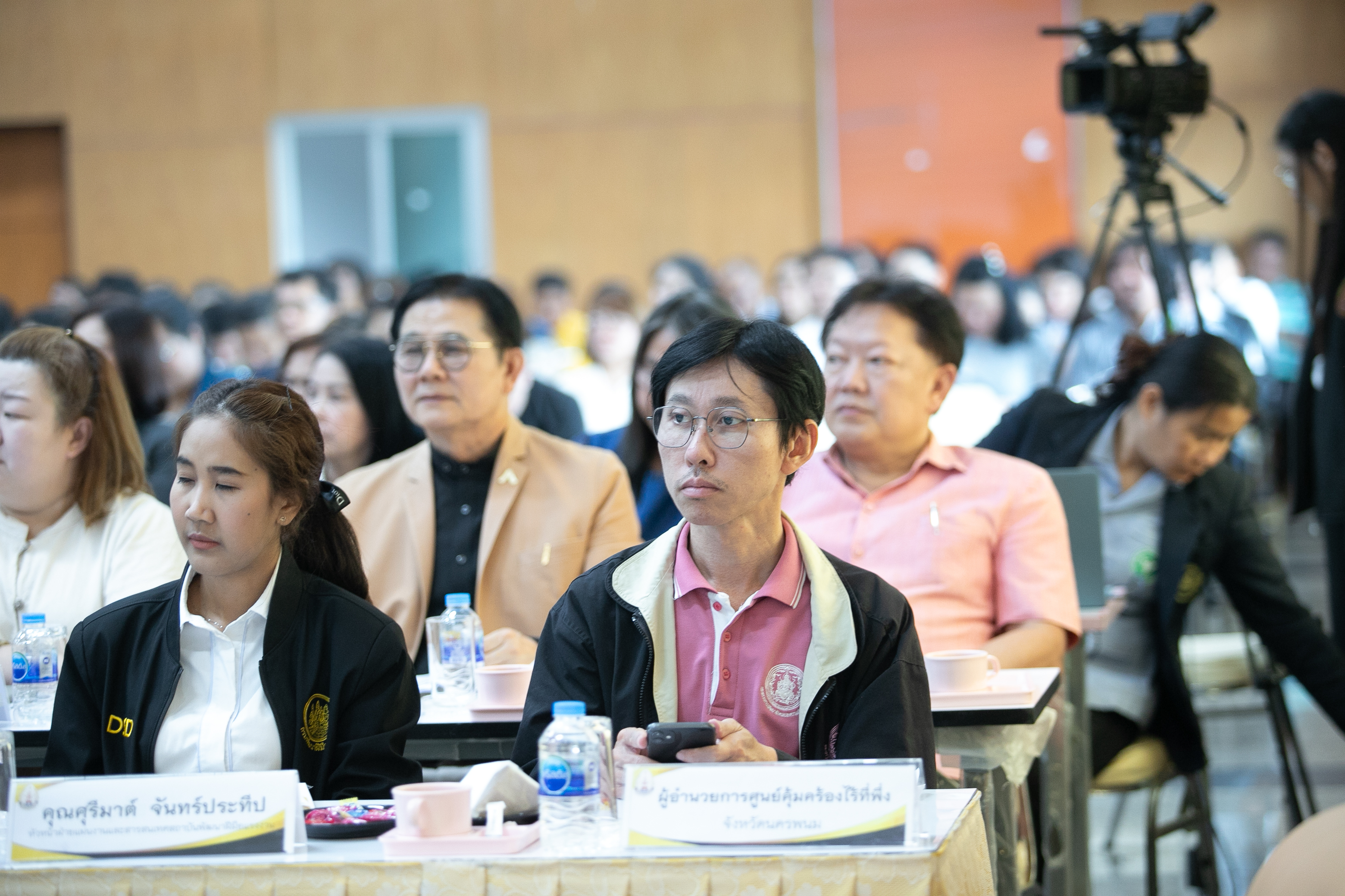 รก.อธิการบดี มนพ. แถลงนโยบายขับเคลื่อนมหาวิทยาลัยด้วยระบบ Transform to New S – Curve สู่การเป็นมหาวิทยาลัยนครพนมเป็นที่พึ่งของสังคมและชุมชน (The Acting President of Nakhon Phanom University announced the policy to drive the university using the Transform to New S-Curve system toward Nakhon Phanom University becoming a source of support for society and the community.)