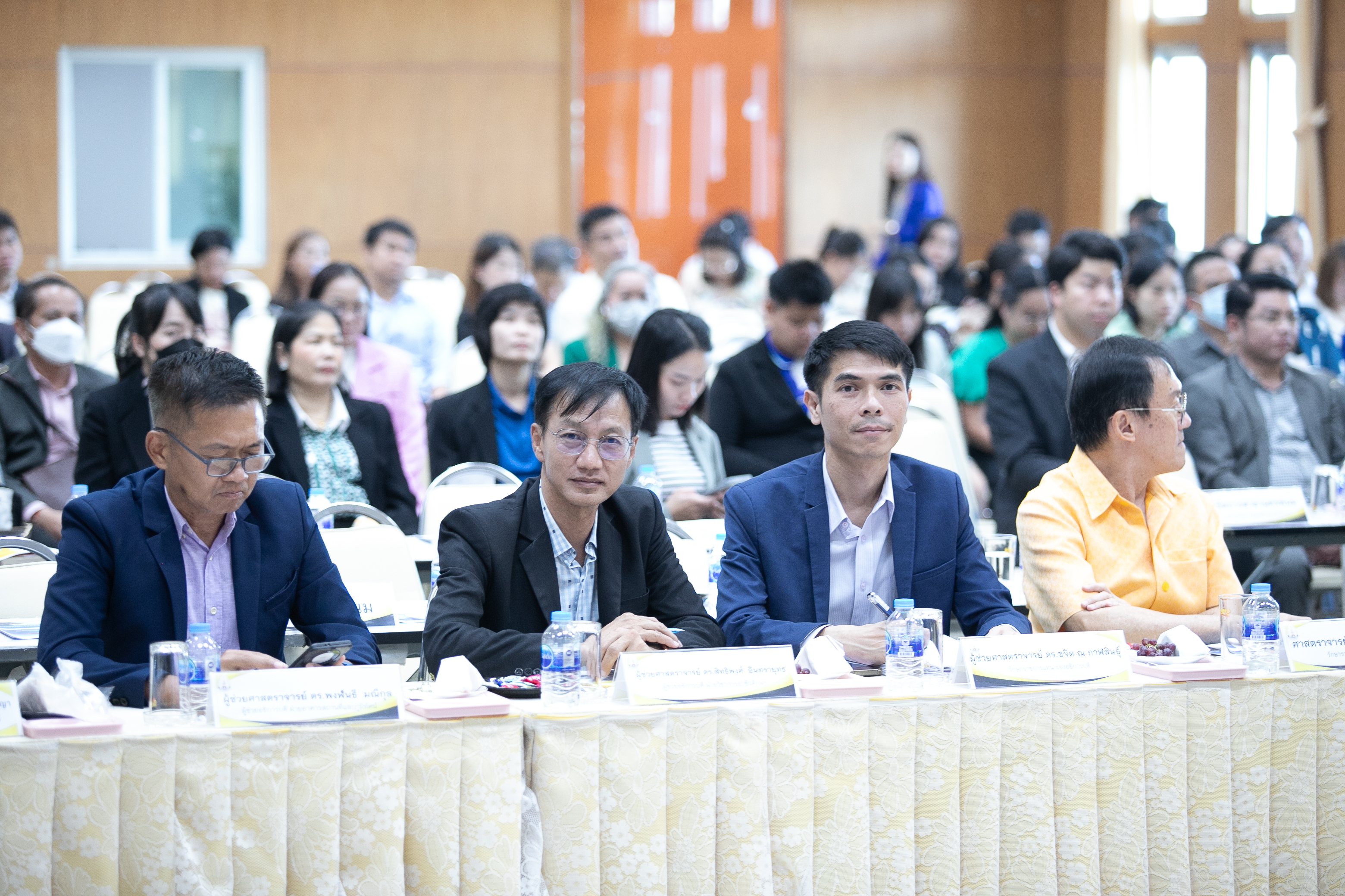 รก.อธิการบดี มนพ. แถลงนโยบายขับเคลื่อนมหาวิทยาลัยด้วยระบบ Transform to New S – Curve สู่การเป็นมหาวิทยาลัยนครพนมเป็นที่พึ่งของสังคมและชุมชน (The Acting President of Nakhon Phanom University announced the policy to drive the university using the Transform to New S-Curve system toward Nakhon Phanom University becoming a source of support for society and the community.)