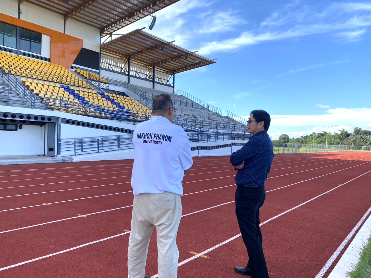 รก.อธิการบดี ม.นครพนม ลงพื้นที่ตรวจสอบความพร้อมและความเรียบร้อยสนามกีฬา NPU Sport Complex