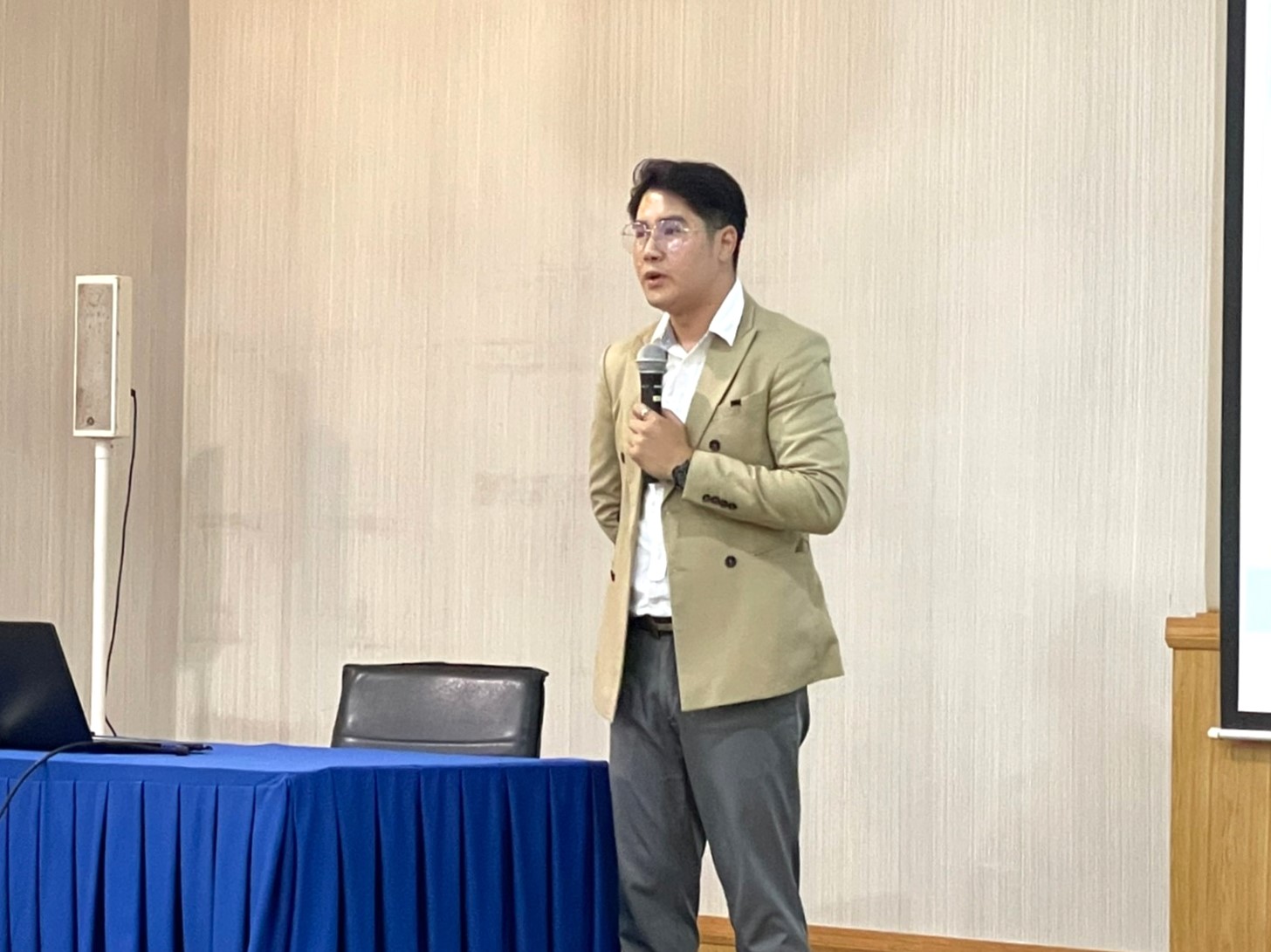 ม.นครพนม จัดเวทีแสดงวิสัยทัศน์การสรรหาคณบดีวิทยาลัยการท่องเที่ยวและอุตสาหกรรมบริการ