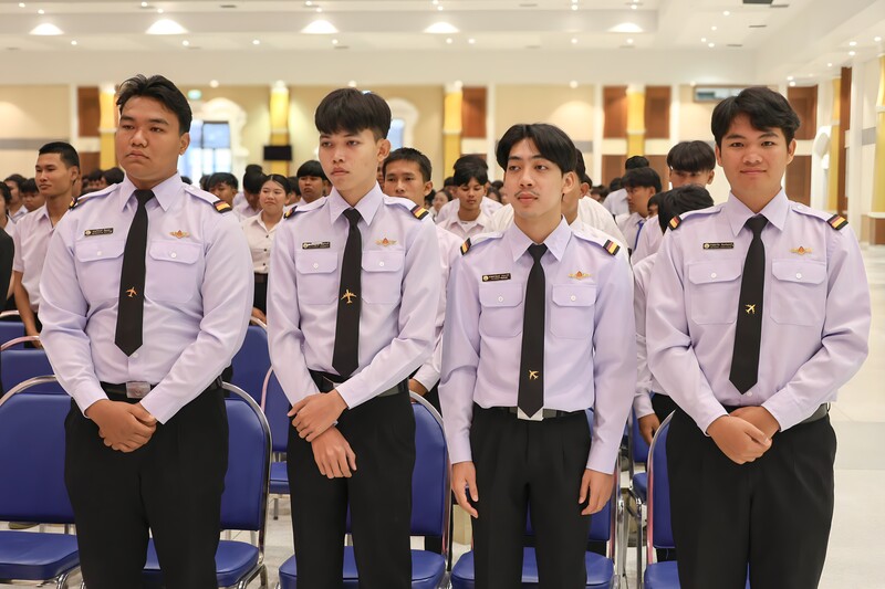 ม.นครพนม จัดพิธีมอบสารแสดงความยินดีนักศึกษาระดับอาชีวศึกษา ประจำปีการศึกษา 2568