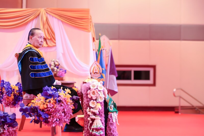 ม.นครพนม จัดพิธีมอบสารแสดงความยินดีนักศึกษาระดับอาชีวศึกษา ประจำปีการศึกษา 2568