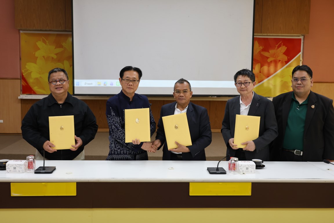 ม.นครพนม ลงนามบันทึกข้อตกลงความร่วมมือ กับ บริษัท พัฒนาคนกลางไทย จำกัด