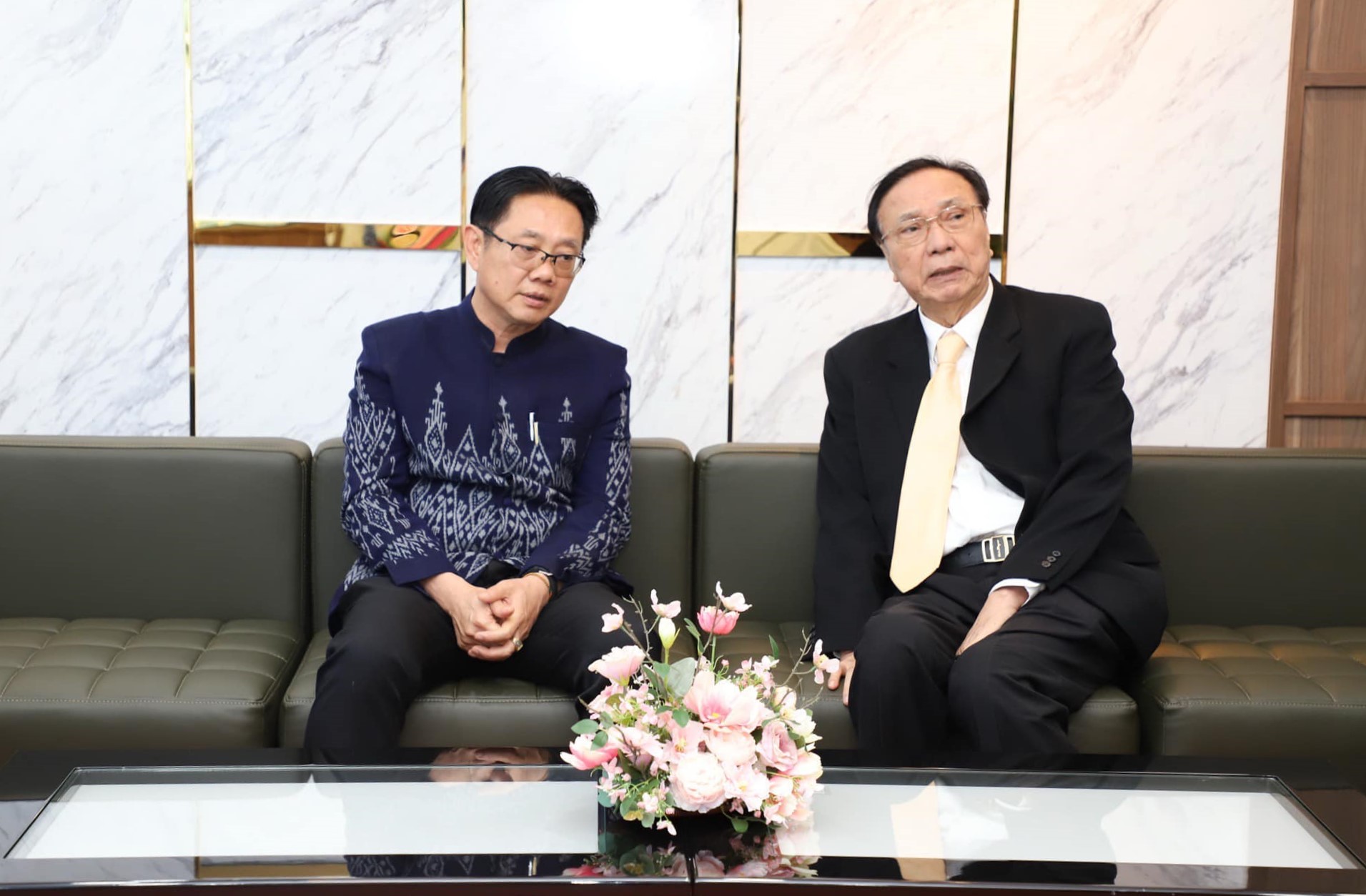 ม.นครพนม หารือความร่วมมือสถาบันพี่เลี้ยงคณะแพทยศาสตร์ ม.วลัยลักษณ์