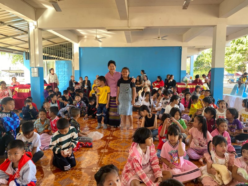 ม.นครพนม สนับสนุนขนมและของรางวัลเนื่องในวันเด็กแห่งชาติ ประจำปี 2568