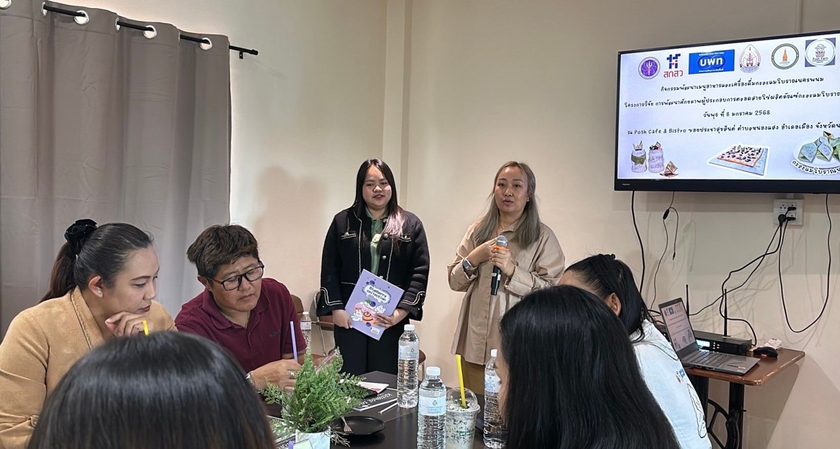 ทีมนักวิจัยกะละแม ม.นครพนม จับมือผู้ประกอบการร้านอาหารรังสรรค์เมนูพิเศษจากกะละแมโบราณ (A team of KALAMAE researchers from Nakhon Phanom University has partnered with restaurant owners to create special menus using ancient sticky rice candy.)