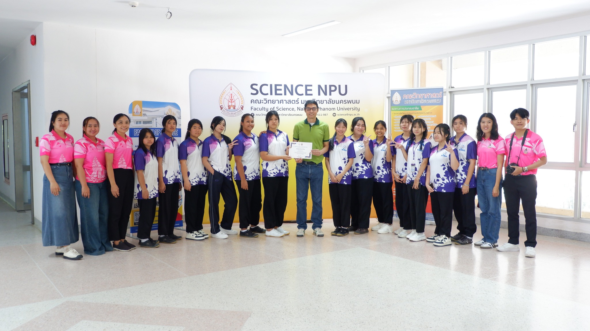 คณะวิทยาศาสตร์ ม.นครพนม จัดโครงการพัฒนาทักษะกระบวนการทางวิทยาศาสตร์แก่นักเรียนห้องเรียนพิเศษ SME โรงเรียนห้องแซงวิทยาคม อำเภอเลิงนกทา จังหวัดยโสธร