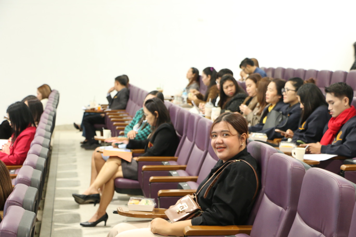 ม.นครพนม จัดโครงการฝึกอบรมการเพิ่มประสิทธิภาพในการปฏิบัติงานด้านการเงินการคลังภาครัฐ เพื่อให้ได้รับการรับรองจากสำนักงานตรวจเงินแผ่นดิน ประจำปีงบประมาณ พ.ศ.2568