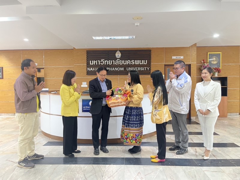 สำนักวิทยบริการ ม.นครพนม เข้าสวัสดีปีใหม่พร้อมแสดงความยินดี ศ. ดร.ธวัชชัย ศุภดิษฐ์ ในโอกาสได้รับโปรดเกล้าฯ ดำรงตำแหน่ง อธิการบดีมหาวิทยาลัยนครพนม