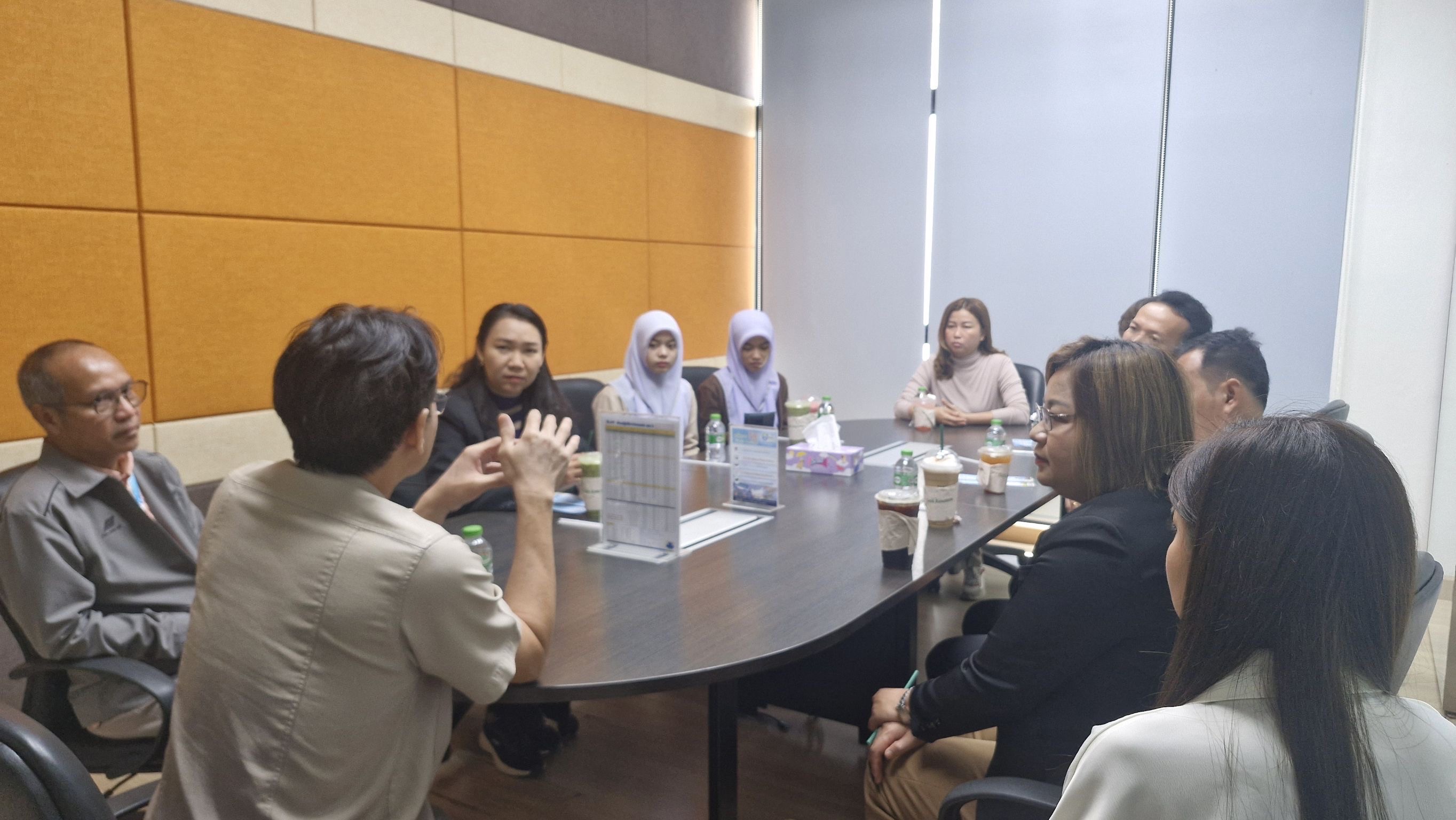 ม.นครพนม หารือการปิโตรเลียมแห่งประเทศไทย แลกเปลี่ยนนวัตกรรมเครื่องอบสมุนไพร