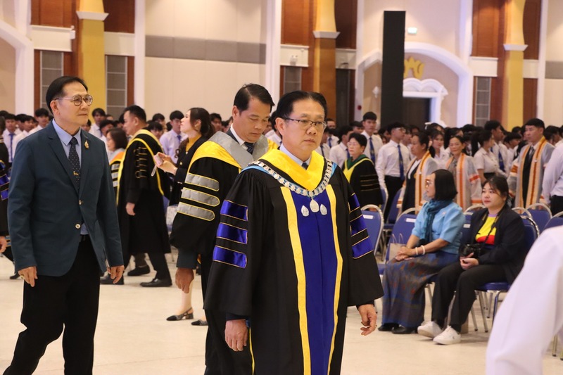 ม.นครพนม จัดปัจฉิมนิเทศและพิธีมอบสารแสดงความยินดีนักศึกษาระดับอาชีวศึกษา ประจำปีการศึกษา 2567