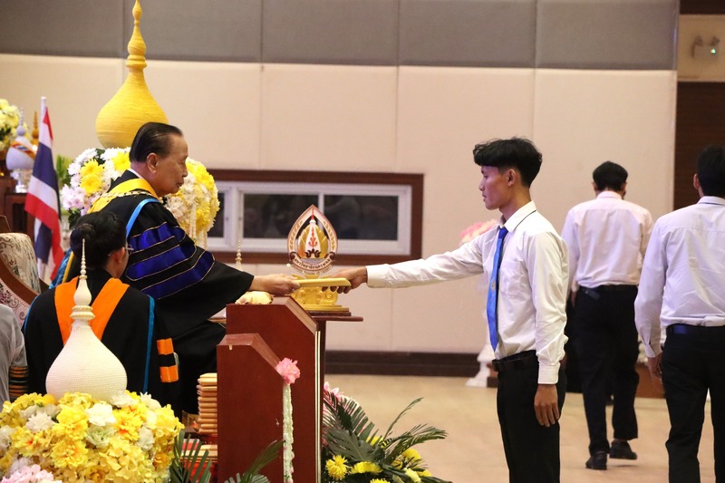 ม.นครพนม จัดปัจฉิมนิเทศและพิธีมอบสารแสดงความยินดีนักศึกษาระดับอาชีวศึกษา ประจำปีการศึกษา 2567