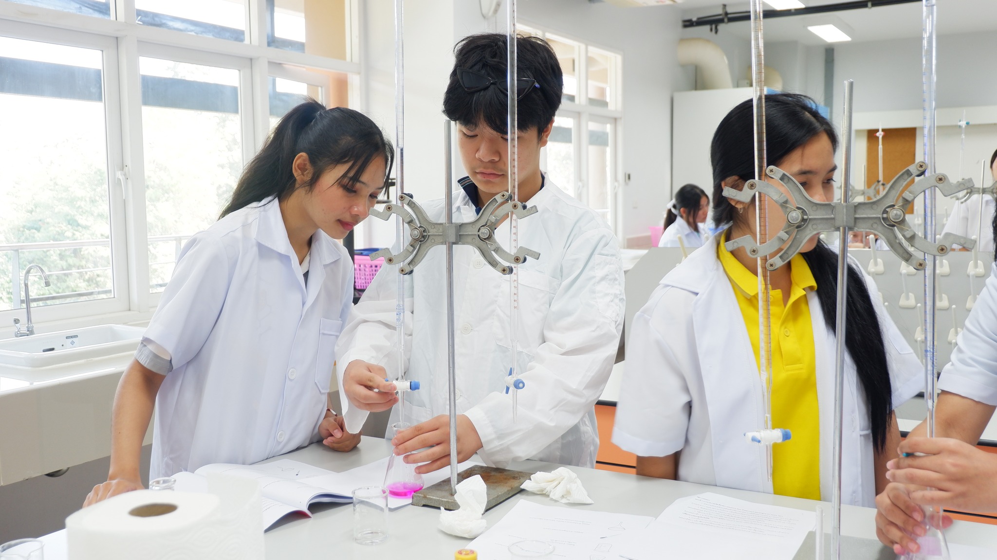 คณะวิทยาศาสตร์ ม.นครพนม จัดโครงการส่งเสริมความสามารถและทักษะทางวิชาการของนักเรียน SMTE กิจกรรมค่ายฝึกปฏิบัติการทางวิทยาศาสตร์ ม.1-3 ประจำปีการศึกษา 2567 โรงเรียนมุกดาหาร