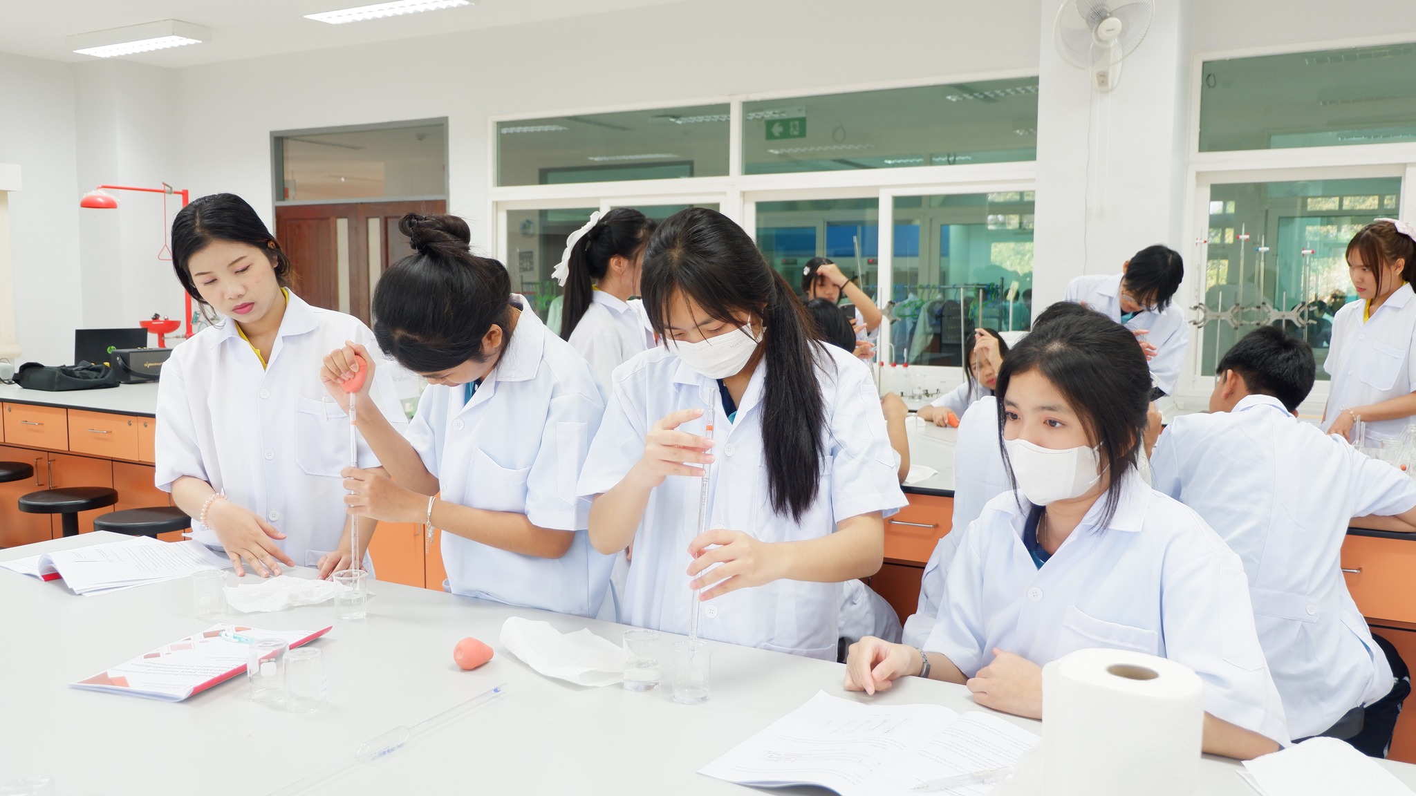 คณะวิทยาศาสตร์ ม.นครพนม จัดโครงการส่งเสริมความสามารถและทักษะทางวิชาการของนักเรียน SMTE กิจกรรมค่ายฝึกปฏิบัติการทางวิทยาศาสตร์ ม.1-3 ประจำปีการศึกษา 2567 โรงเรียนมุกดาหาร