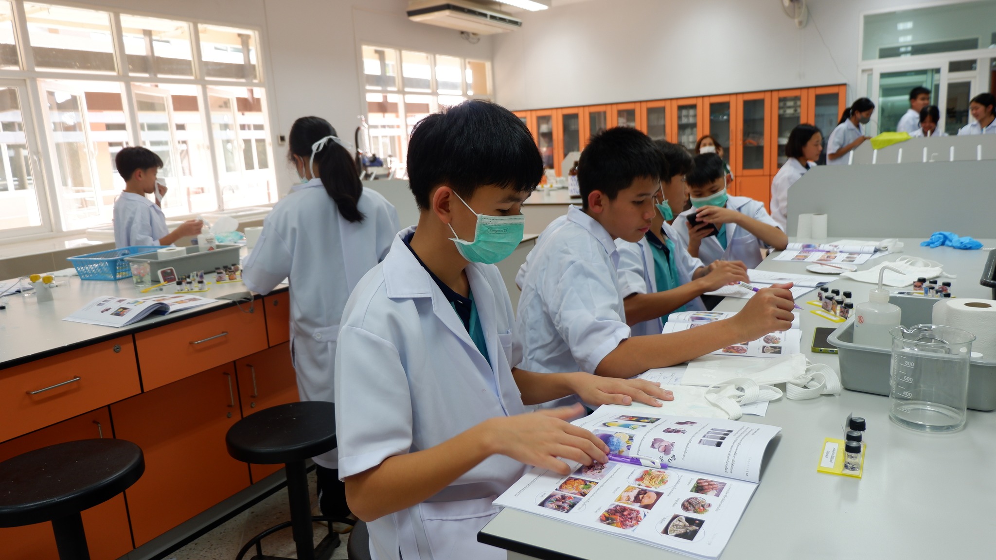 คณะวิทยาศาสตร์ ม.นครพนม จัดโครงการส่งเสริมความสามารถและทักษะทางวิชาการของนักเรียน SMTE กิจกรรมค่ายฝึกปฏิบัติการทางวิทยาศาสตร์ ม.1-3 ประจำปีการศึกษา 2567 โรงเรียนมุกดาหาร