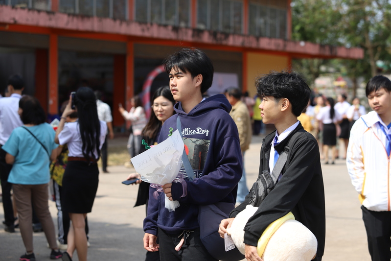 วทอ. ศรีสงคราม จัดพิธีปัจฉิมนิเทศและมอบประกาศนียบัตรแก่ผู้สำเร็จการศึกษา ประจำปีการศึกษา 2567