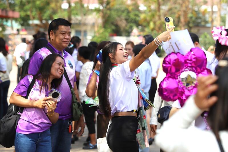วทอ. ศรีสงคราม จัดพิธีปัจฉิมนิเทศและมอบประกาศนียบัตรแก่ผู้สำเร็จการศึกษา ประจำปีการศึกษา 2567