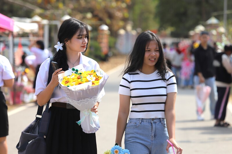 วทอ. ศรีสงคราม จัดพิธีปัจฉิมนิเทศและมอบประกาศนียบัตรแก่ผู้สำเร็จการศึกษา ประจำปีการศึกษา 2567
