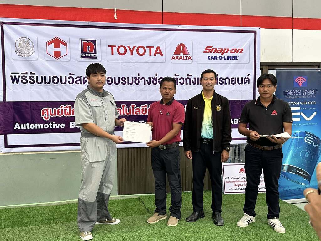 วิทยาลัยนาหว้า ม.นครพนม ร่วมพิธีพิธีรับมอบวัสดุฝึกอบรมพร้อมติดตามการฝึกอบรมของนักศึกษาสาขาวิชาเทคนิคเครื่องกล