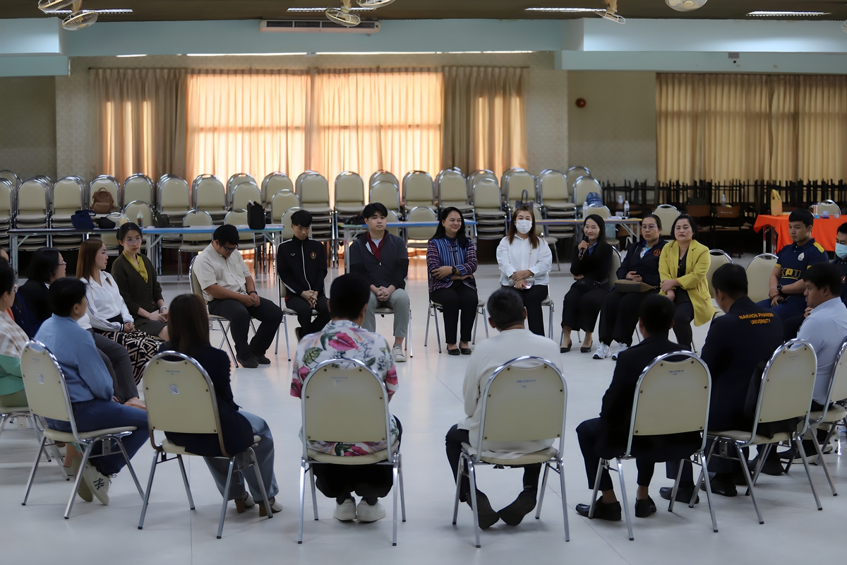 ม.นครพนม จัดโครงการเสริมสร้างสุขภาวะและให้คำปรึกษานักศึกษา เน้นดูแลสุขภาพจิตและพร้อมรับมือสถานการณ์ฉุกเฉิน (Nakhon Phanom University organizes a project to enhance student well-being and provide counselling, focusing on mental health care and preparedness for emergency situations.)