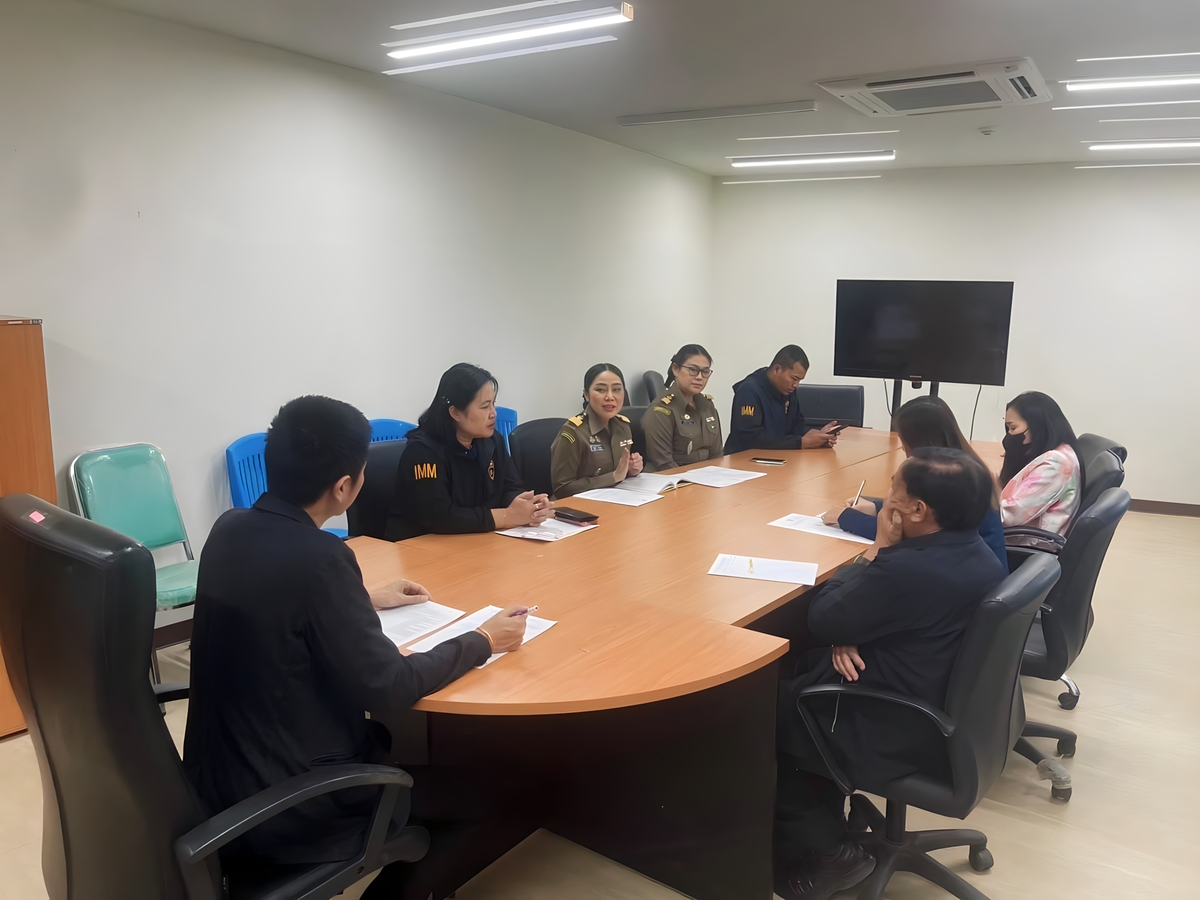 ม.นครพนม ร่วมมือกับตำรวจตรวจคนเข้าเมือง หารือแนวทางการขอต่ออายุวีซ่านักศึกษาต่างชาติ