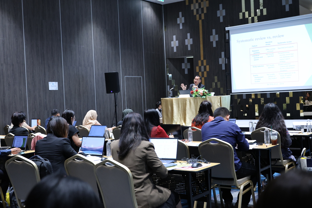 คณะวิทยาศาสตร์ ม.นครพนม จัดอบรมทบทวนวรรณกรรมและวิเคราะห์อภิมาน เพื่อเสริมสร้างความรู้ในงานวิจัยทางการแพทย์และวิทยาศาสตร์สุขภาพ