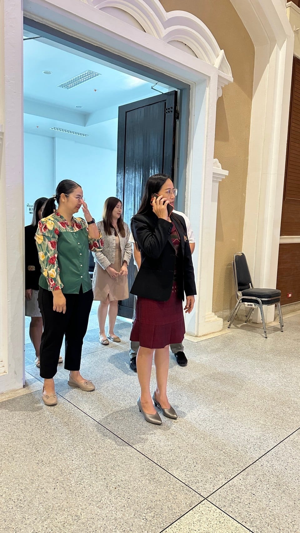 ม.นครพนม ประชุมคณะกรรมการฝ่ายฝึกซ้อมบัณฑิต และตรวจสอบความเรียบร้อย บริเวรณจุดตรวจโลหะ