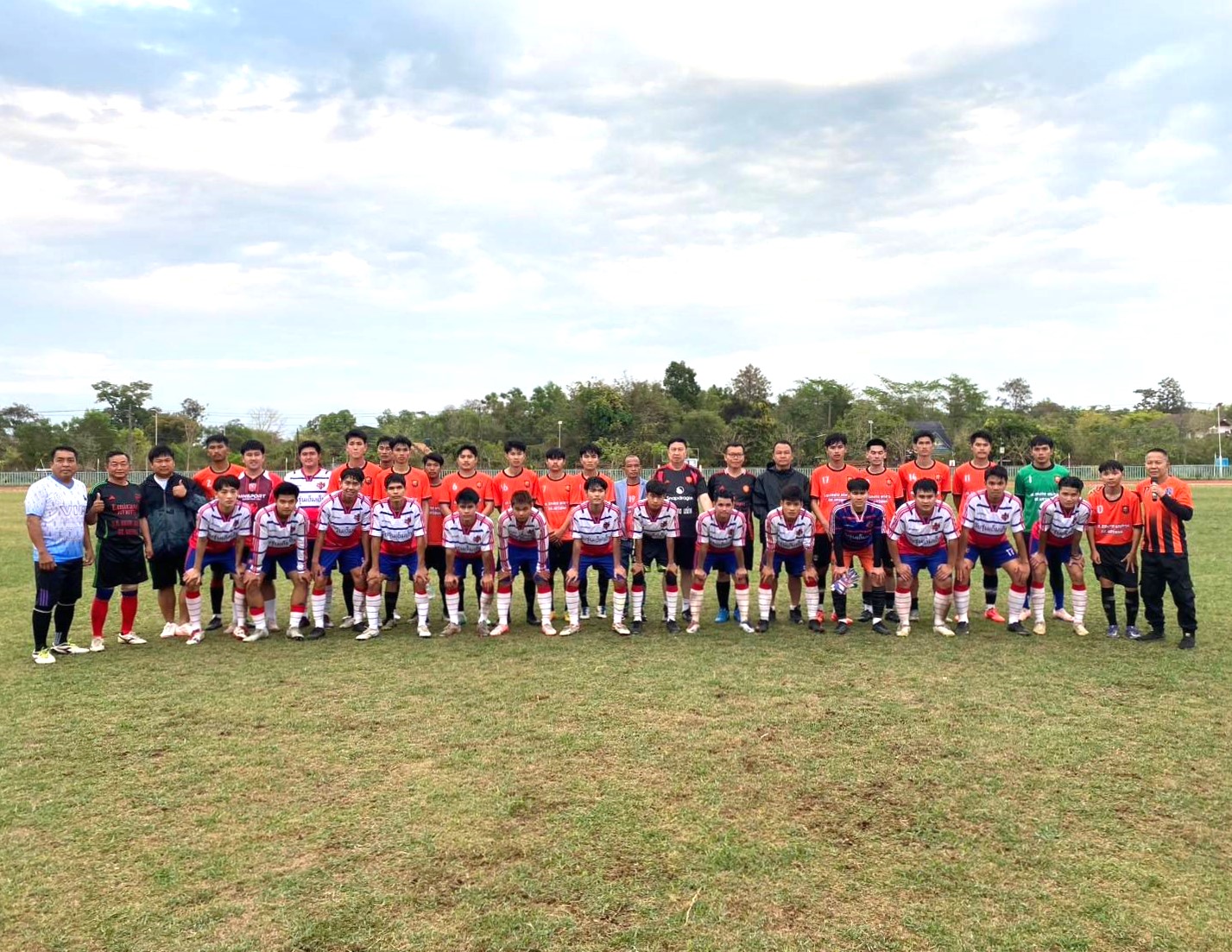 ม.นครพนม จับมือ สมาคมกีฬาแห่งจังหวัดนครพนม ฝึกสอนทักษะกีฬาฟุตบอลขั้นพื้นฐานแก่เยาวชนจังหวัดนครพนม