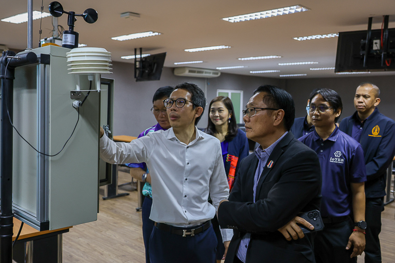 ม.นครพนม มอบสถานีตรวจวัดคุณภาพอากาศ PM2.5 แก่เทศบาลเมืองนครพนม