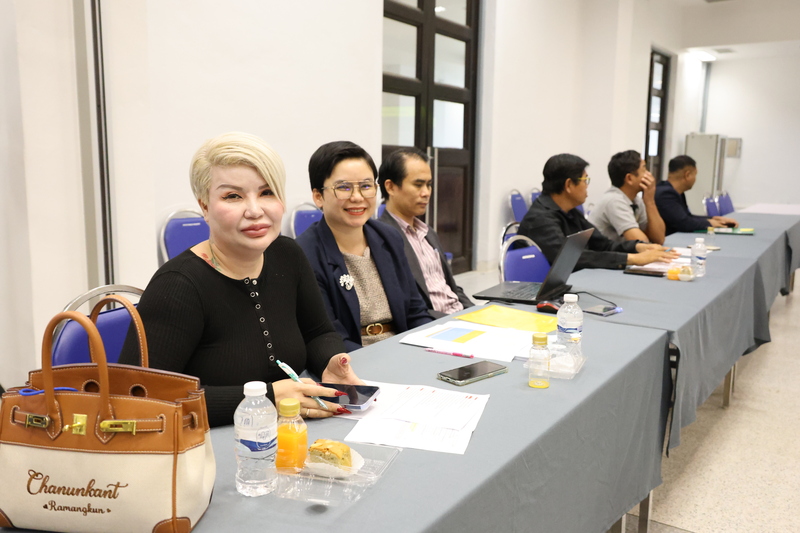 ม.นครพนม ประชุมติดตามความคืบหน้าการเตรียมงานพิธีพระราชทานปริญญาบัตร