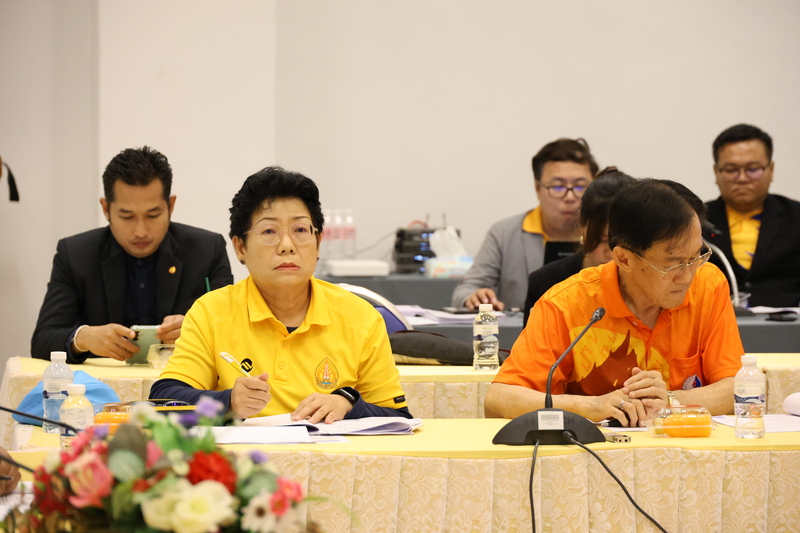 ม.นครพนม ประชุมติดตามความคืบหน้าการเตรียมงานพิธีพระราชทานปริญญาบัตร