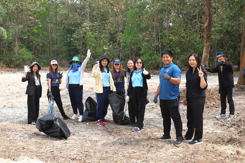 ม.นครพนม ร่วมกับชุมชนเนินสะอาดทำความสะอาดเตรียมงานพิธีพระราชทานปริญญาบัตร