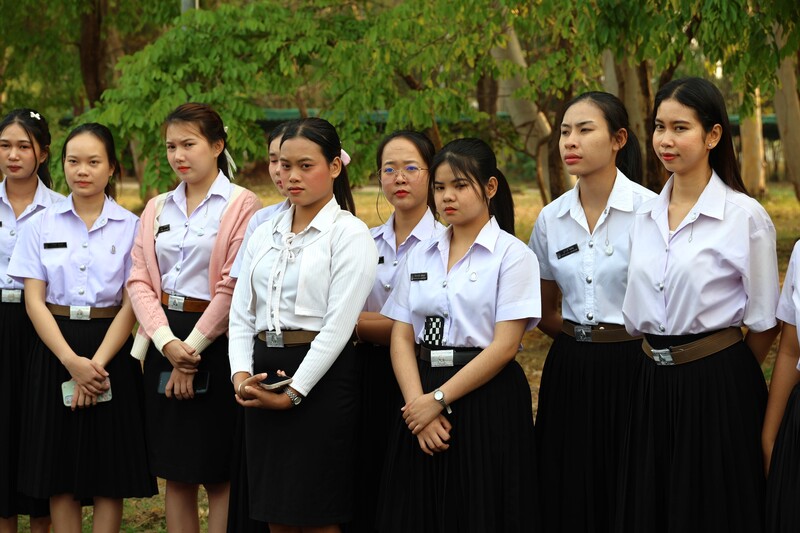 ม.นครพนม ซักซ้อมนักศึกษาต้นเสียงแสดงความยินดีกับบัณฑิตพิธีพระราชทานปริญญาบัตร