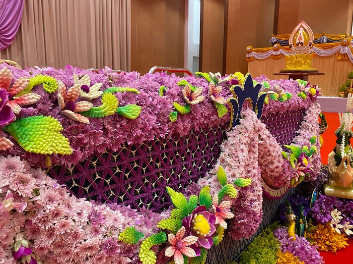 งดงามสมพระเกียรติ แท่นพระราชทานปริญญาบัตร ม.นครพนม ศิลปะเชื่อมโยงอดีต ปัจจุบัน และศรัทธาในดินแดนลุ่มน้ำโขง