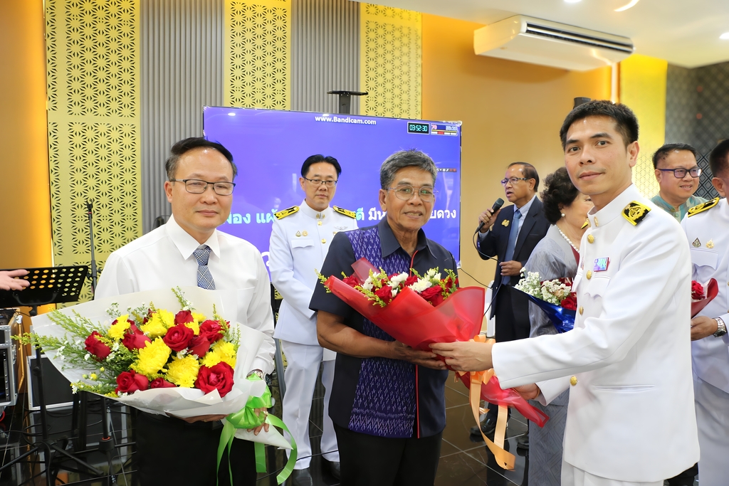 มหาวิทยาลัยนครพนม เชิดชูเกียรติแด่ผู้รับพระราชทานปริญญากิตติมศักดิ์ และรางวัลเข็มเชิดชูเกียรติพระธาตุพนม ประจำปีการศึกษา 2566