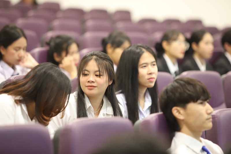 ม.นครพนม จัดพิธีมอบสัมฤทธิบัตรและปัจฉิมนิเทศนักศึกษา มหาวิทยาลัยนครพนม ประจำปีการศึกษา 2567