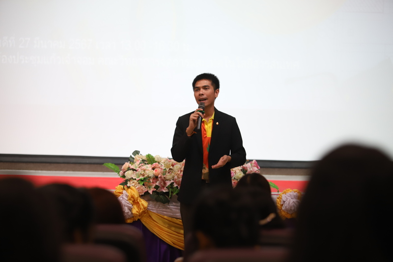 ม.นครพนม จัดพิธีมอบสัมฤทธิบัตรและปัจฉิมนิเทศนักศึกษา มหาวิทยาลัยนครพนม ประจำปีการศึกษา 2567