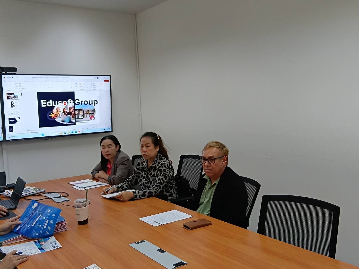 ม.นครพนม รับฟังการนำเสนอการใช้แพลตฟอร์มการเรียนรู้ภาษาอังกฤษ เพื่อยกระดับสมรรถนะด้านการสื่อสารและการสอบ CEFR