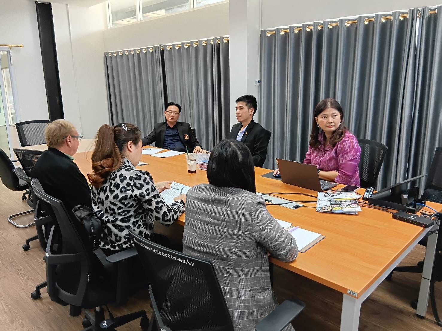 ม.นครพนม รับฟังการนำเสนอการใช้แพลตฟอร์มการเรียนรู้ภาษาอังกฤษ เพื่อยกระดับสมรรถนะด้านการสื่อสารและการสอบ CEFR